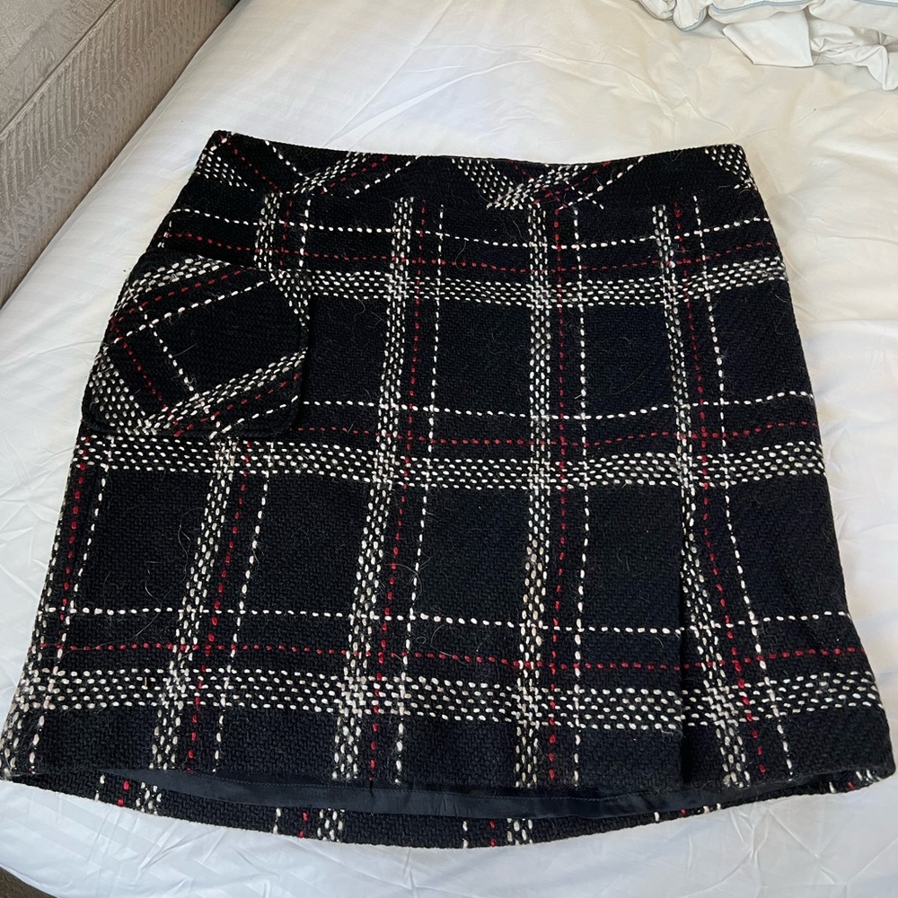 Loft plaid mini with front side slit. Sz16